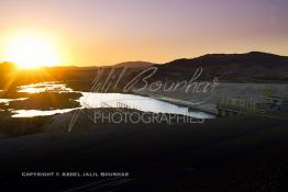 Image du Maroc Professionnelle de  Barrage Al Wahda deuxième plus grand barrage d'Afrique après Asouane, but de l'ouvrage production d'électricité, irrigation et protection contre les crues, 8 septembre 2005. (Photo / Abdeljalil Bounhar)

 